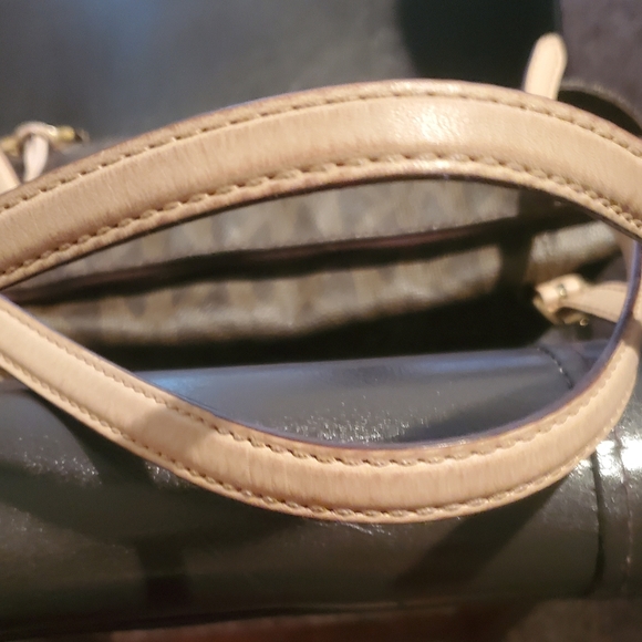 Michael Kors purse - Picture 3 of 4